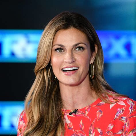 Erin Andrews ample cleavage defies gravity in a strapless bikini ...